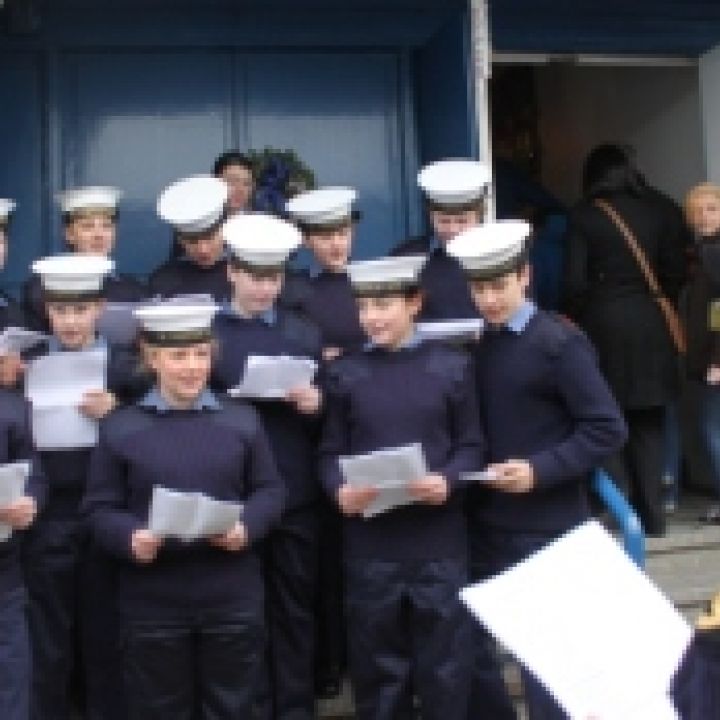 CHRISTMAS CAROL SINGING AT THE DOME